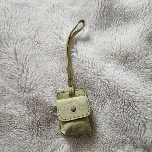 NWOT Free People Street Sounds Pod Clip - Picture 3 of 5